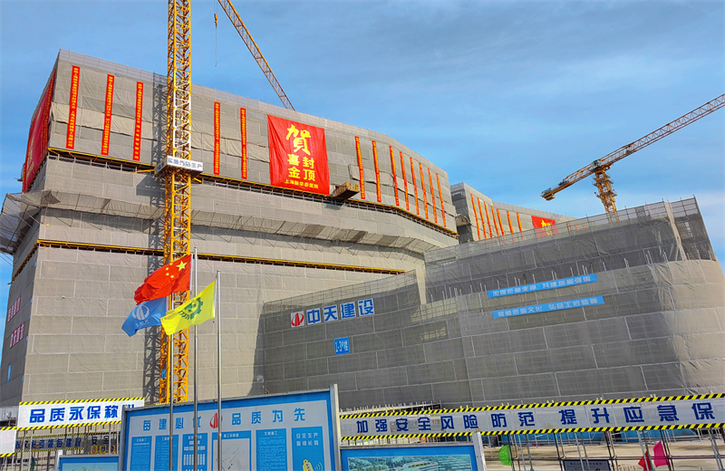 2024年10月30日，创世大发三建上海新华泰医院项目主体封顶。